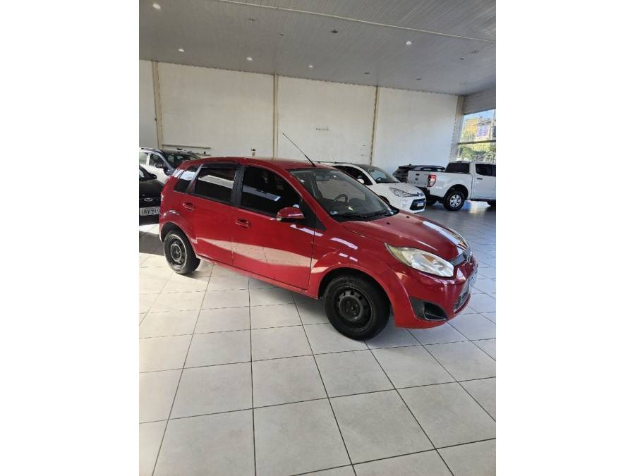 FORD - FIESTA - 2011/2012 - Vermelha - R$ 35.000,00