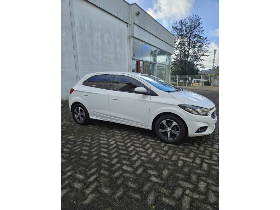 CHEVROLET - ONIX - 2018/2019 - Branca - R$ 68.000,00