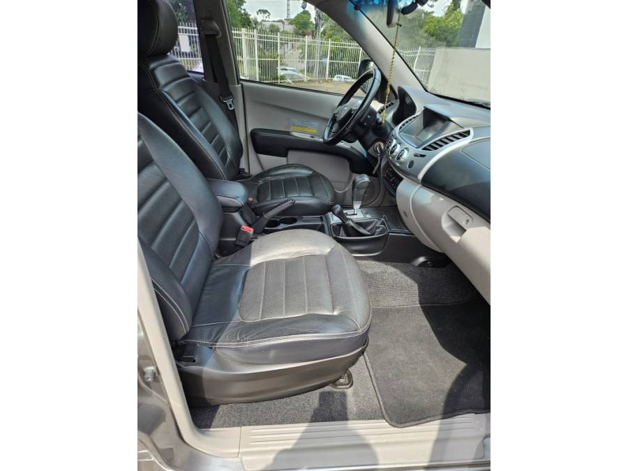 MITSUBISHI - L200 TRITON - 2015/2015 - Prata - R$ 119.000,00