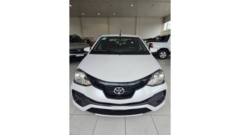 TOYOTA - ETIOS - 2021/2021 - Branca - R$ 64.000,00
