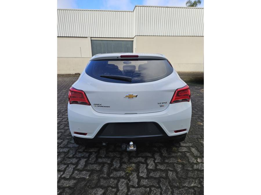 CHEVROLET - ONIX - 2018/2019 - Branca - R$ 68.000,00