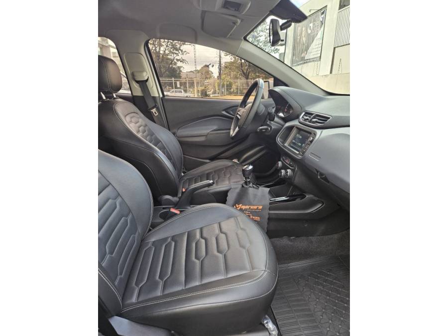 CHEVROLET - ONIX - 2018/2019 - Branca - R$ 68.000,00