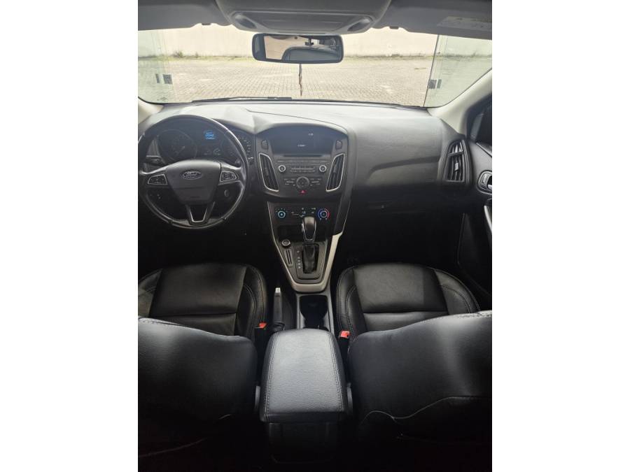 FORD - FOCUS - 2017/2018 - Prata - R$ 64.000,00