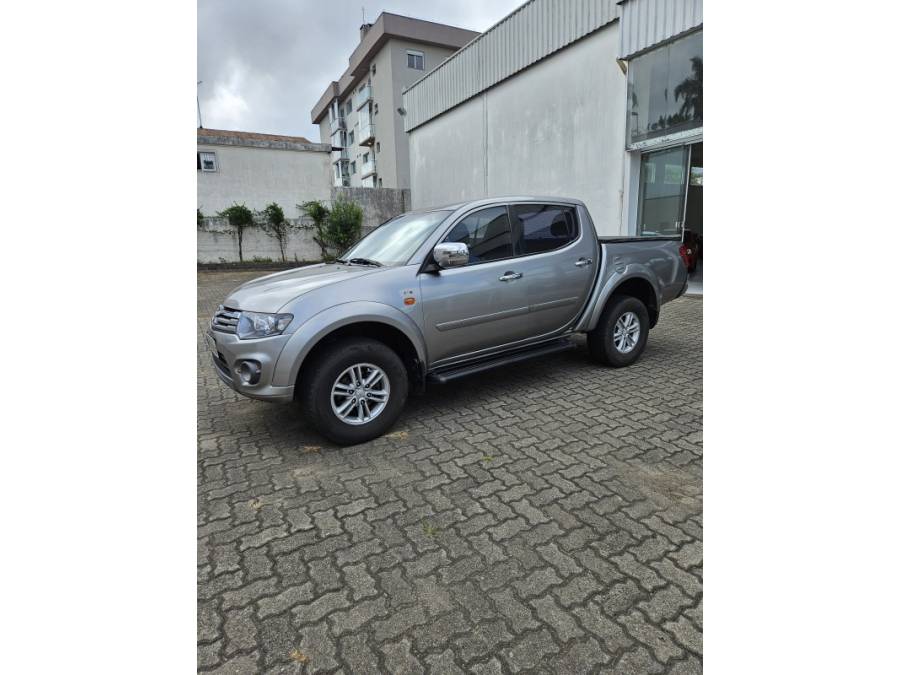 MITSUBISHI - L200 TRITON - 2015/2015 - Prata - R$ 119.000,00
