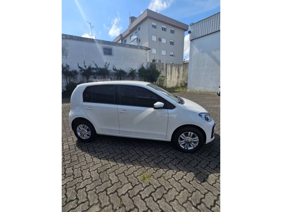 VOLKSWAGEN - UP - 2017/2018 - Branca - R$ 55.000,00