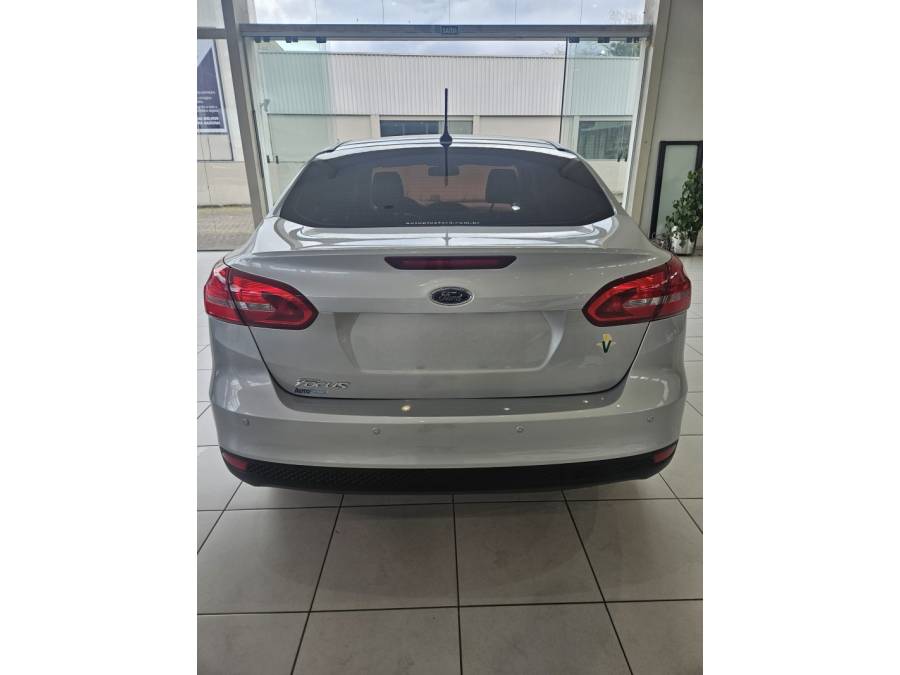 FORD - FOCUS - 2017/2018 - Prata - R$ 64.000,00