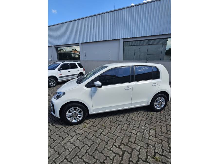 VOLKSWAGEN - UP - 2017/2018 - Branca - R$ 55.000,00
