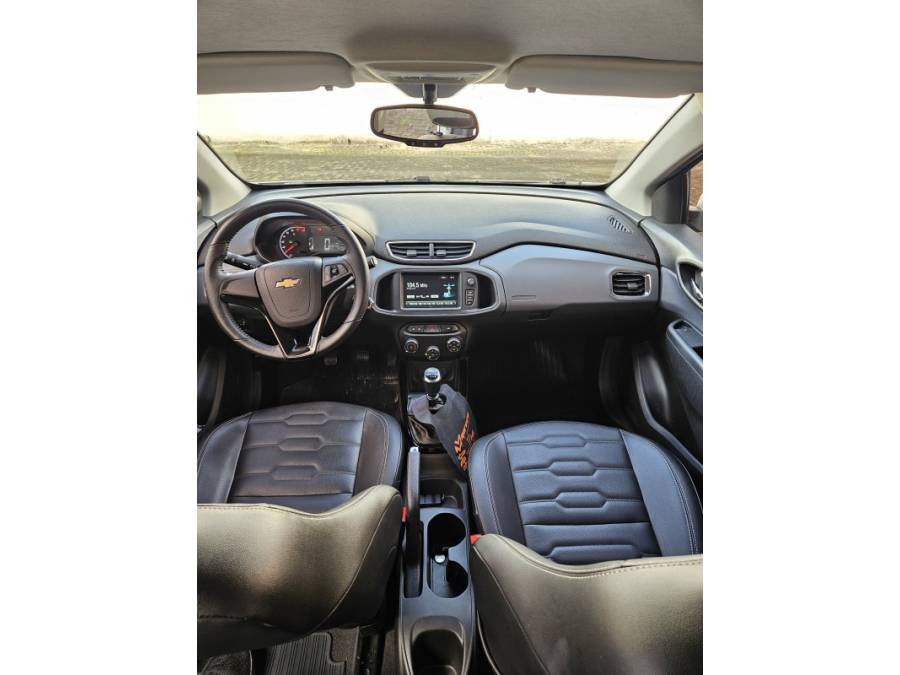 CHEVROLET - ONIX - 2018/2019 - Branca - R$ 68.000,00