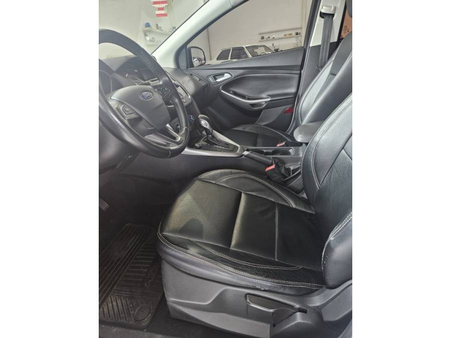 FORD - FOCUS - 2017/2018 - Prata - R$ 64.000,00