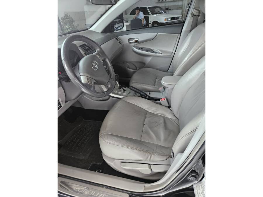 TOYOTA - COROLLA - 2010/2011 - Preta - R$ 59.000,00