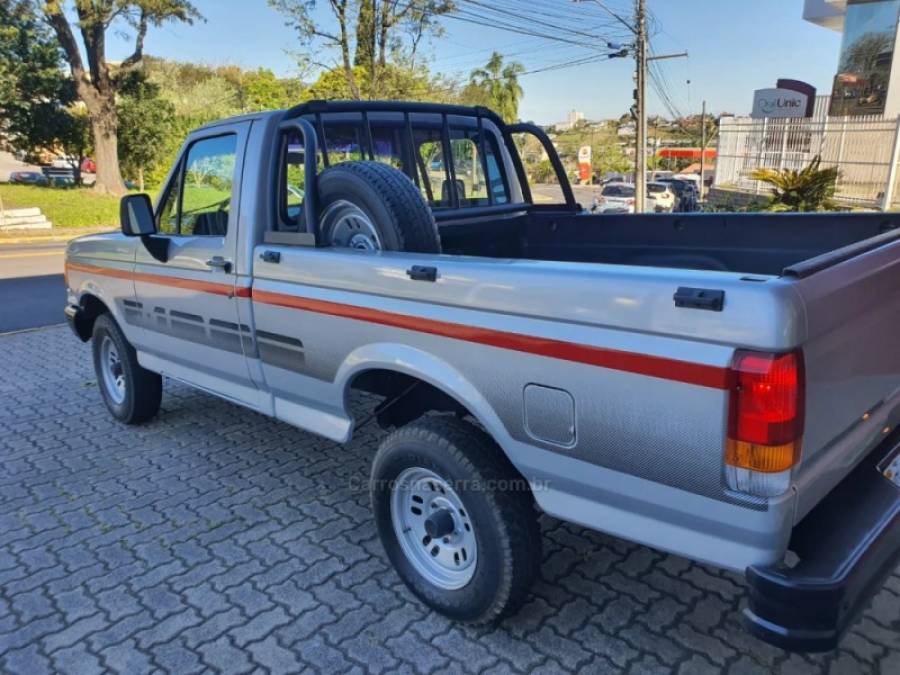 FORD - F-1000 - 1995/1995 - Prata - R$ 80.000,00