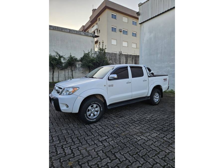 TOYOTA - HILUX - 2007/2008 - Branca - R$ 115.000,00