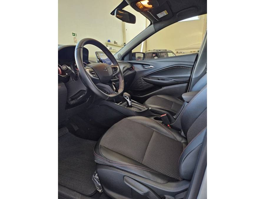 CHEVROLET - ONIX - 2022/2023 - Branca - R$ 92.000,00