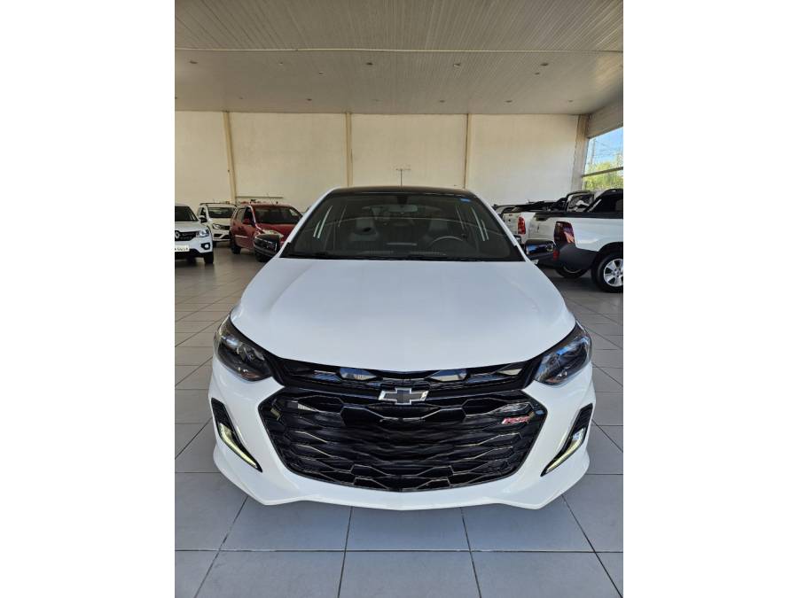 CHEVROLET - ONIX - 2022/2023 - Branca - R$ 92.000,00