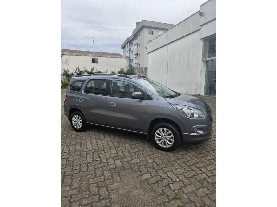 CHEVROLET - SPIN - 2017/2018 - Cinza - R$ 64.000,00