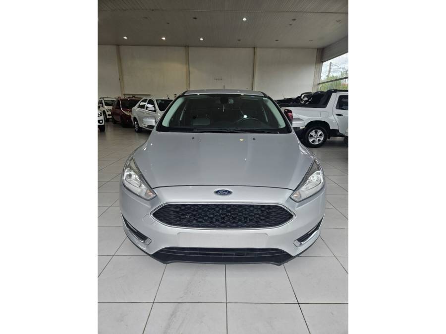 FORD - FOCUS - 2017/2018 - Prata - R$ 64.000,00