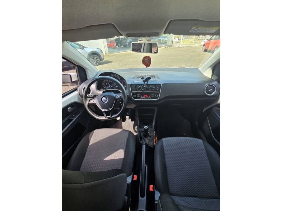 VOLKSWAGEN - UP - 2017/2018 - Branca - R$ 55.000,00